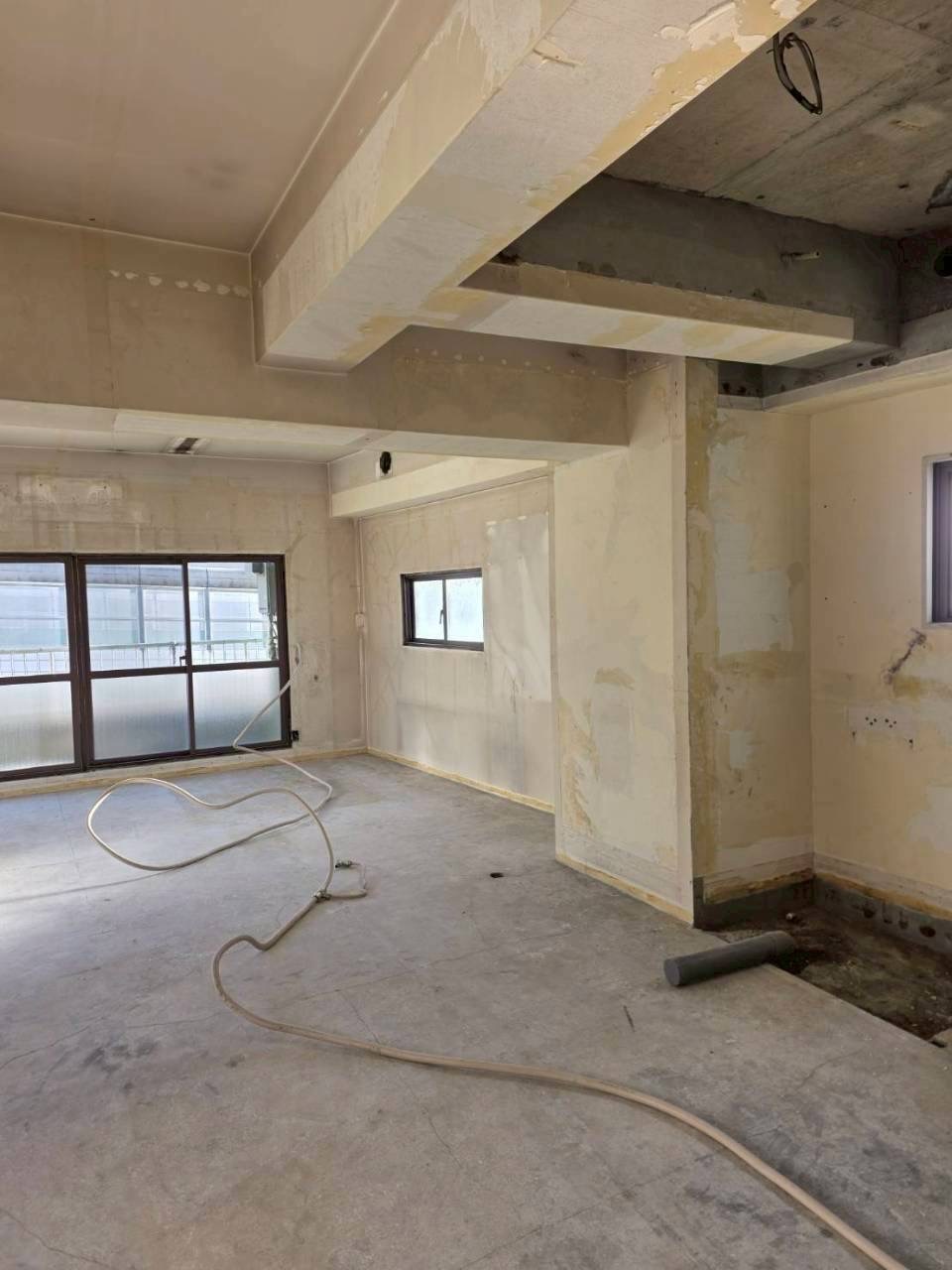 内装解体途中の室内施工実例